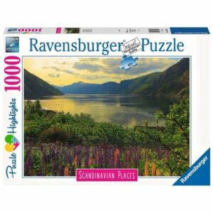 Ravensburger Fjord in Norwegen bunt